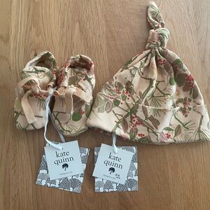 Kate Quinn matching holiday hat and booties 3-6 months - BRAND NEW WITH TAGS!